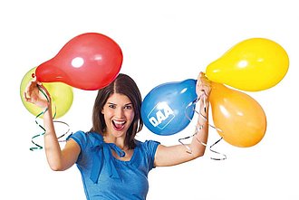 Frau mit Luftballons